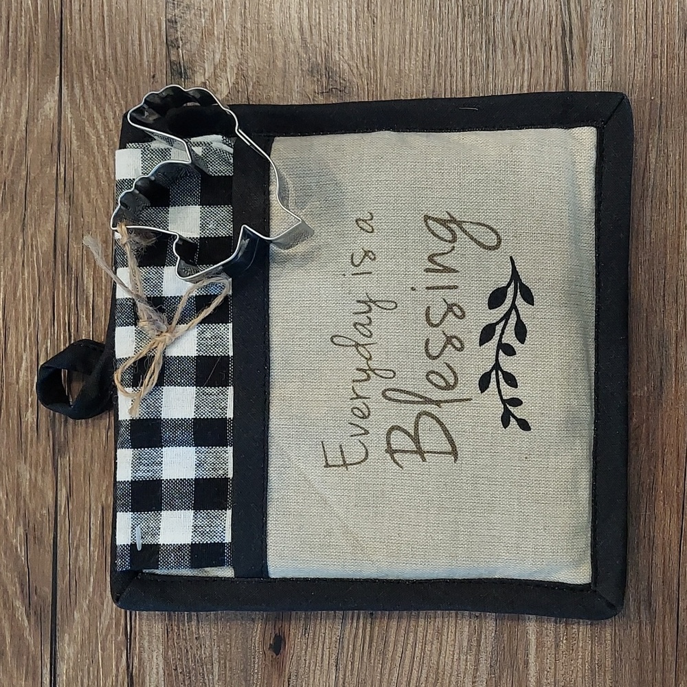 3 Piece Gift Set: Towel, Pot Holder, Cookie Cutter